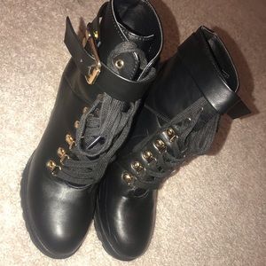 Black leather heels boot
